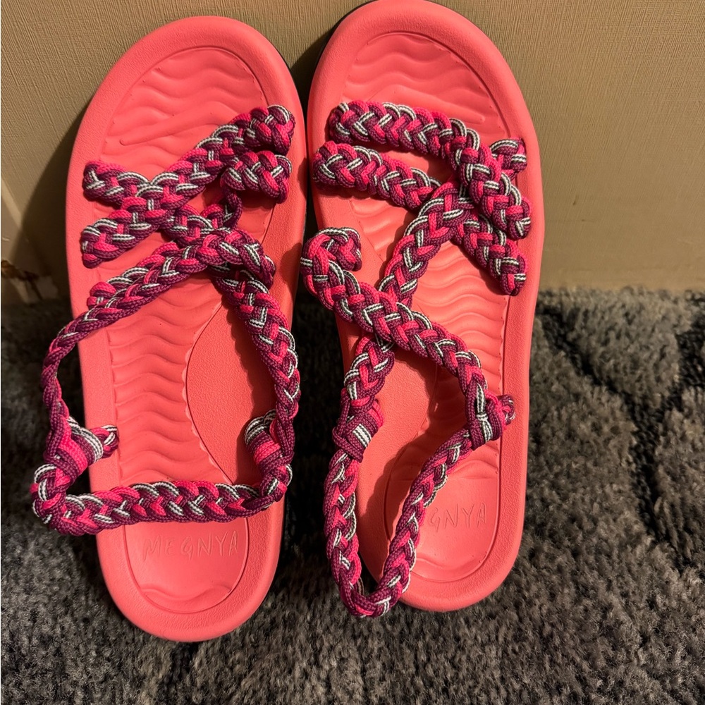 Megnya Women's Pink Sandals